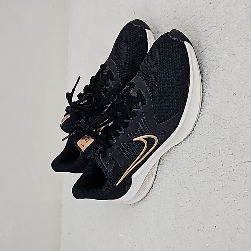 downshifter 11 running shoe